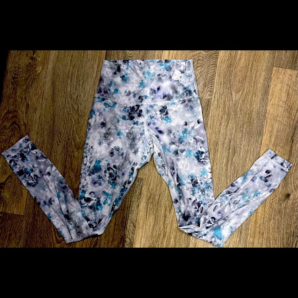 Lululemon Size 4 Align no peeling